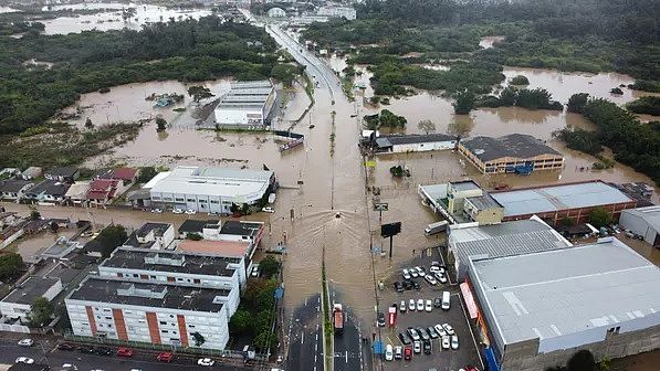 Sobe para 13 o número de mortos após ciclone no Rio Grande do Sul