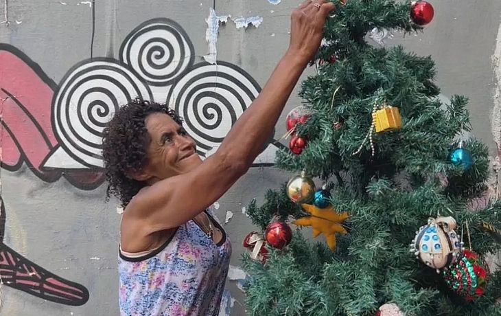 Enfim, árvore montada..  Decorações natalinas, Casa natal, Natal