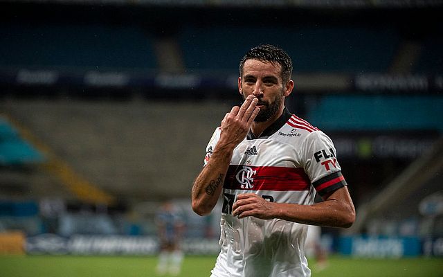 Mauricio Isla no Flamengo: tudo o que você precisa saber sobre a chegada do  novo lateral rubro-negro!