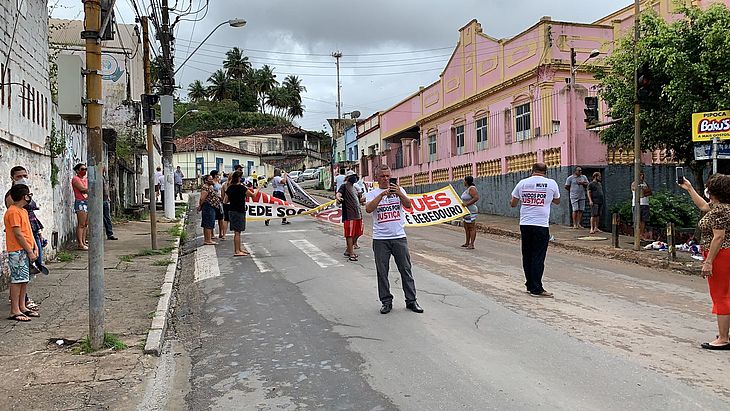 Servidor público municipal e andarilho são flagrados em luta