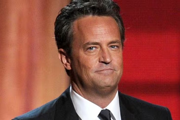 Ex-noiva de Matthew Perry se pronuncia sobre a morte do ator. Veja