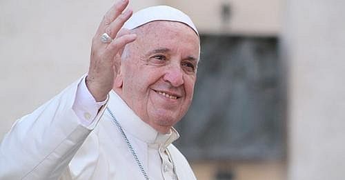 Papa Francisco tem noite tranquila após cirurgia, diz Vaticano