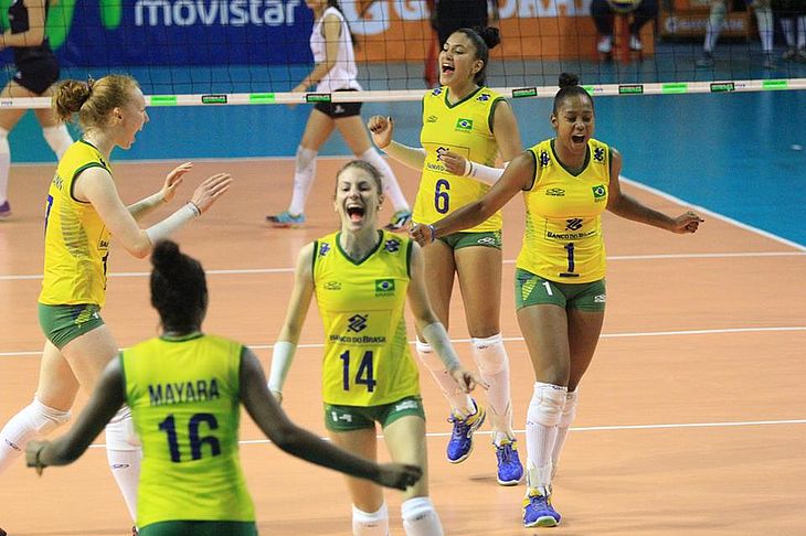 Seleção Brasileira feminina de vôlei estreia com vitória sobre a