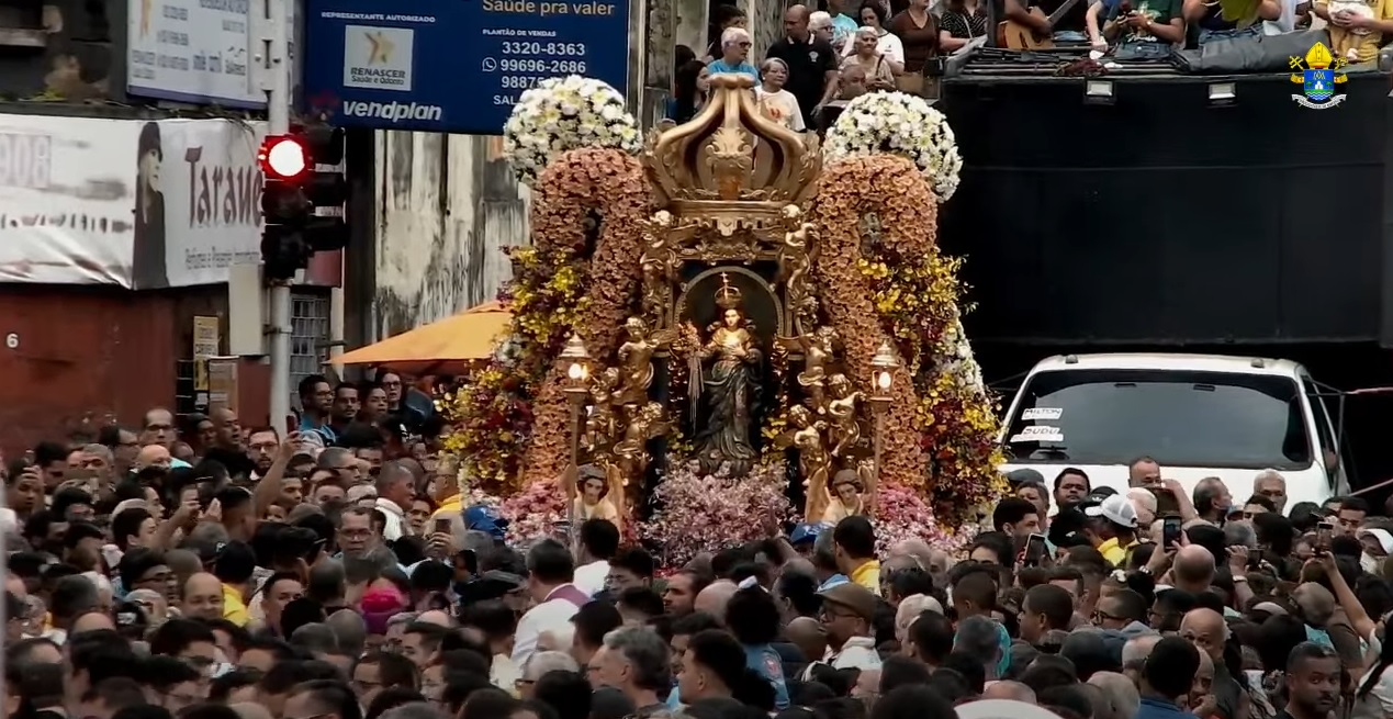 Procissão de Nossa Senhora dos Prazeres leva milhares de fiéis às ruas de Maceió