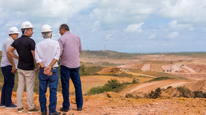 Foto: Thiago Sampaio - Agência Alagoas - Em visita à obra, o governador Paulo Dantas reforçou que Aeroporto Costa dos Corais terá um impacto econômico positivo, facilitando a chegada de mais turistas