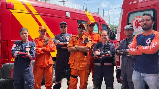 Equipes do Corpo de Bombeiros (CB) e do Serviço de Atendimento Móvel de Urgência (Samu) conseguiram salvar a vida de um homem que se afogou na Praia de Pajuçara - Divulgação