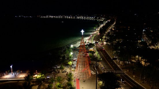 Equipamento está em fase de montagem e recebeu os primeiros testes de luzes na noite desta quarta-feira (20). - Foto: Itawi Albuquerque/Secom Maceió