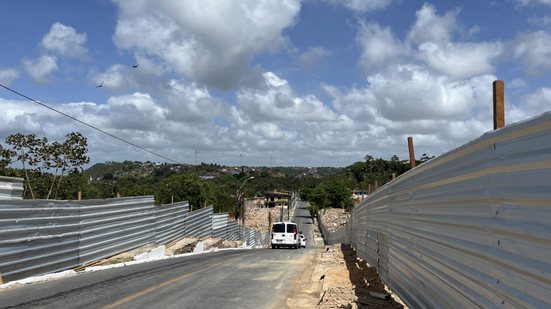 Avenida Francisco Freire Ribeiro, no Pinheiro, é liberada para fluxo de veículos - Ascom Defesa Civil de Maceió