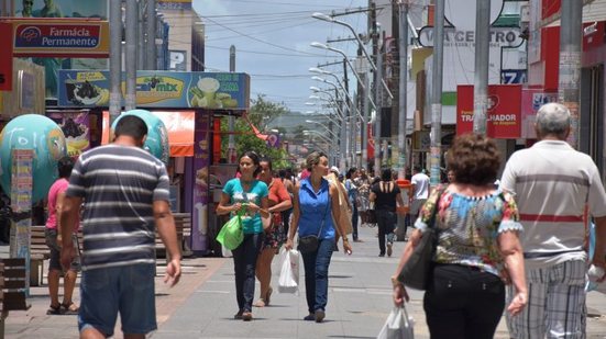 As lojas do centro e do shopping tão ampliação no horário - Arquivo