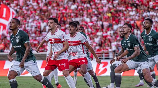 Galo perdeu para o Goiás no Rei Pelé, mas segue fora do Z-4 após derrota da Ponte Preta - Francisco Cedrim / CRB