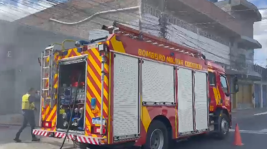 Bombeiros trabalharam no combate às chamas - Reprodução