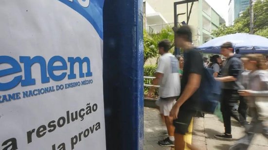 Estudantes realizaram segundo dia de prova do Enem - Paulo Pinto/Agência Brasil