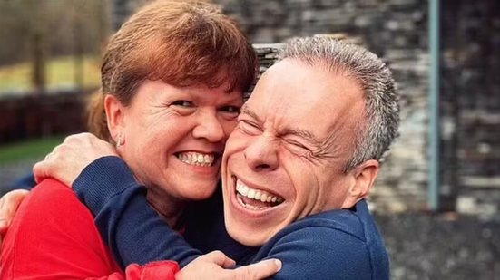 Samantha Davis e Warwick Davis - Foto: Reprodução/Redes Sociais