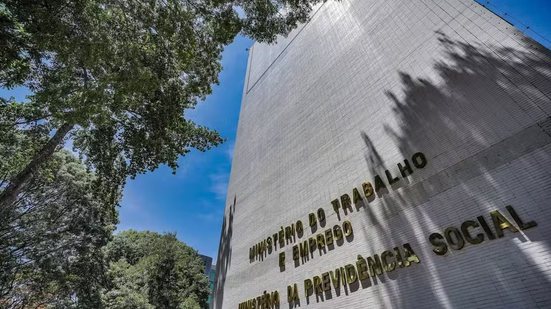 Ministério da Previdência terá concurso com 250 vagas e salário inicial de R$ 15 mil - Rafa Neddermeyer/Agência Brasil