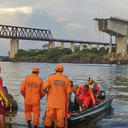 Mergulhos para procurar vítimas são retomados após instalação de sensores em pilares de ponte que caiu na divisa entre TO e MA - Foto: Cortesia/Bombeiros TO