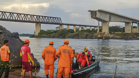 Mergulhos para procurar vítimas são retomados após instalação de sensores em pilares de ponte que caiu na divisa entre TO e MA - Foto: Cortesia/Bombeiros TO