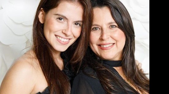 Carolina e a mãe dela, a doutora Lara Albuquerque Canales