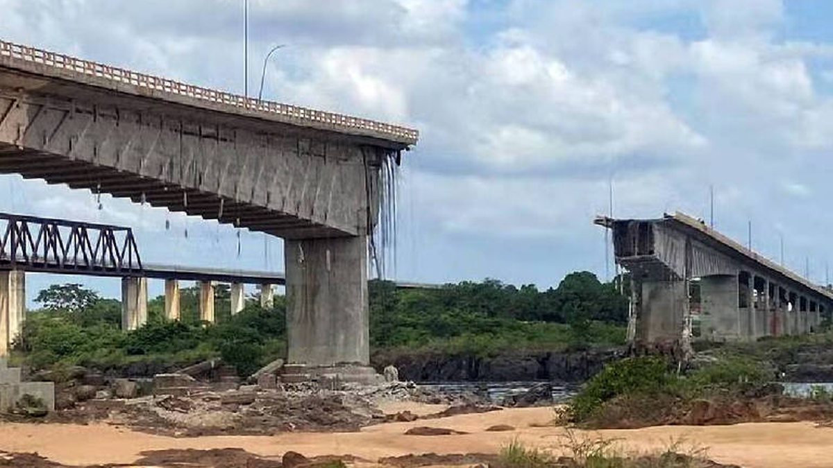 Número de mortos após queda de ponte sobe para quatro