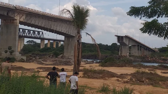 Desabamento parcial da ponte que liga as cidades de Aguiarnópolis (TO) e Estreito (MA), na BR-226 - Foto: Reprodução/Polícia Militar do Tocantins