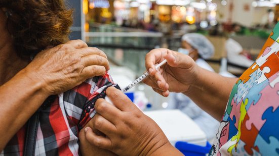 Vacinação passará a ser feita também aos domingos no Maceió Shopping - Jonathan Lins/ Secom Maceió