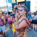 O desfile está marcado para o domingo, 23 de fevereiro, e deve movimentar as orlas da Pajuçara e Ponta Verde com a tradicional fusão de maracatu e rock - Foto: Divulgação