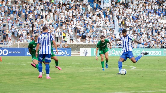 Thiago Marques foi eleito o craque da partida após marcar os dois gols do jogo - Crédito: João Marcelo Cruz / TNH1