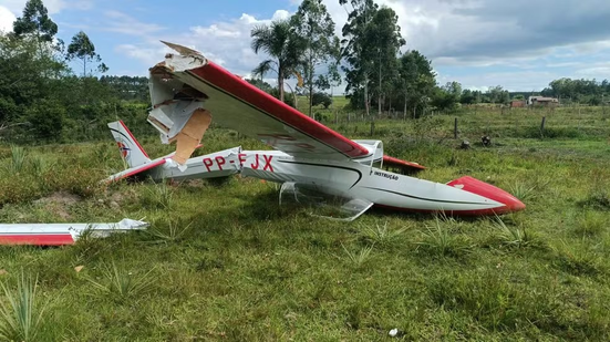 Avião de pequeno porte cai em Montenegro — Foto: CBM/RS