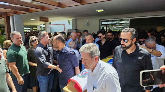 O corpo do Benedito de Lira foi sepultado no Campo Santo Parque das Flores, no bairro Canaã, em Maceió - Foto: João Arthur Sampaio/TNH1