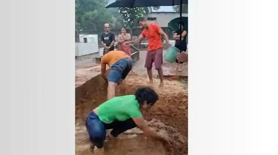 Ana Gabryele e os primos precisaram enterrar a avó com as mãos, em Miranorte — Foto: Acervo Pessoal - G1 Tocantins