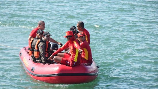 Guarda-vidas resgatam cinco pessoas de afogamento na Praia da Sereia - Ascom CBMAL