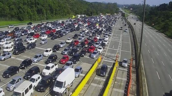 Motorista é rendido em congestionamento e baleado na cabeça