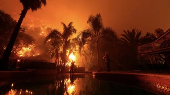 Uma área de 36 mil acres já foi devastada pelas chamas - Divulgação / Firebreak Protection Systems