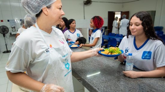 Bonificação de R$ 51 milhões para servidores da Educação será paga em 5 de fevereiro - Agência Alagoas