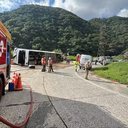 Ônibus com adolescentes tomba a caminho do Beto Carrero e deixa 24 feridos - Divulgação / CBMSC