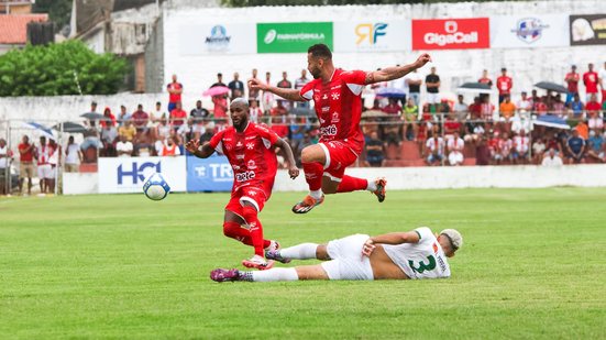 João Marcelo Cruz / TNH1 - O Penedense venceu o Murici por 1 a 0, na tarde deste sábado (11), no Estádio Alfredo Leahy