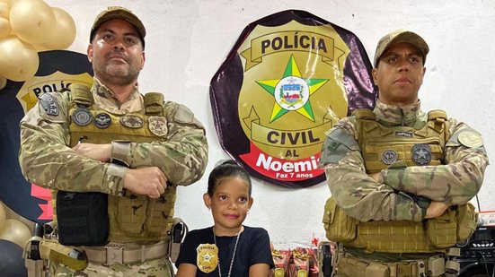 Menina que sonha em ser delegada ganha festa surpresa e participação de policiais civis - Ascom PC-AL