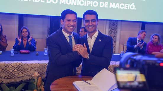 JHC e Rodrigo Cunha tomam posse em Maceió - Foto: Ascom Câmara Municipal de Maceió