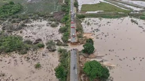 Chuva derruba trecho de rodovia em Capela - Foto: Maycon Santos