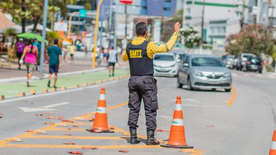 Trânsito na Ponta Verde é alterado para desfiles das escolas de samba - Ascom DMTT