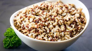 Arroz e quinoa não possuem glúten (Imagem: robynmac | Shutterstock)