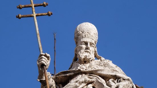 São Silvestre é celebrado no dia 31 de dezembro (Imagem: Zvonimir Atletic | Shutterstock)