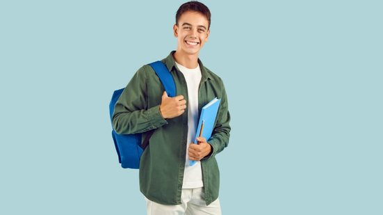 Aprender inglês ajuda na vida acadêmica e aumenta as oportunidades de trabalho (Imagem: Studio Romantic | Shutterstock)