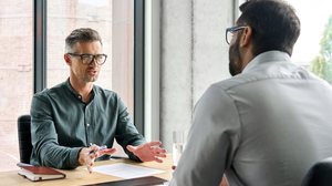 Para equilibrar os interesses sobre as férias, é necessário ter diálogo entre o funcionário e a empresa (Imagem: Ground Picture | Shutterstock)