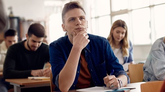 Alguns cuidados são importantes ao responder às questões discursivas da Fuvest e da Unicamp (Imagem: Drazen Zigic | Shutterstock)