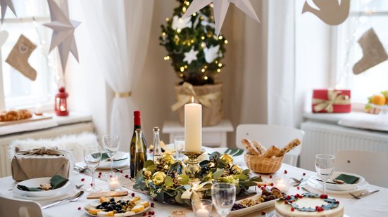 A decoração pode transformar o clima das festas de final de ano (Imagem: Ground Picture | Shutterstock)