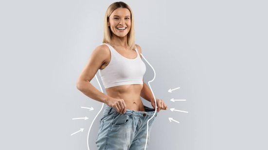 Alguns hábitos podem contribuir para o aumento da gordura abdominal (Imagem: Prostock-studio | Shutterstock)