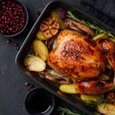 Frango assado ao molho de romã (Imagem: rom_olik | Shutterstock)