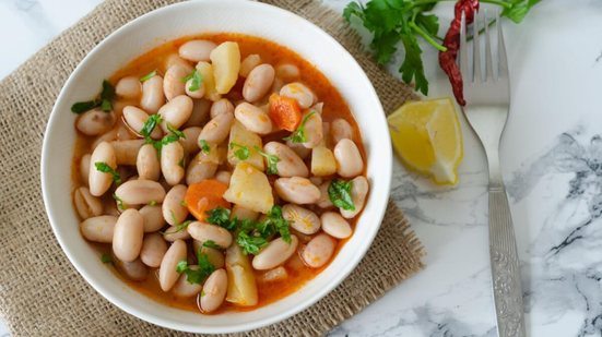 Sopa de feijão-branco (Imagem: Nazile Keskin | Shutterstock)