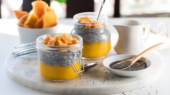 Pudim de chia com manga (Imagem: Carey Jaman | Shutterstock)