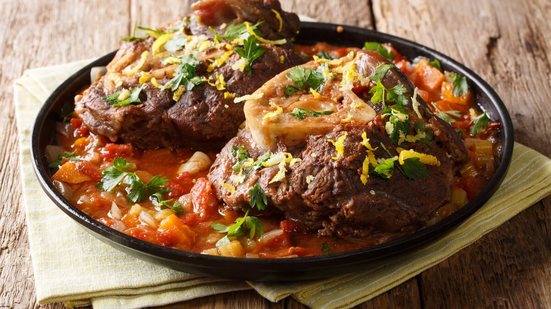 Ossobuco ao molho de tomate (Imagem: AS Foodstudio | Shutterstock)